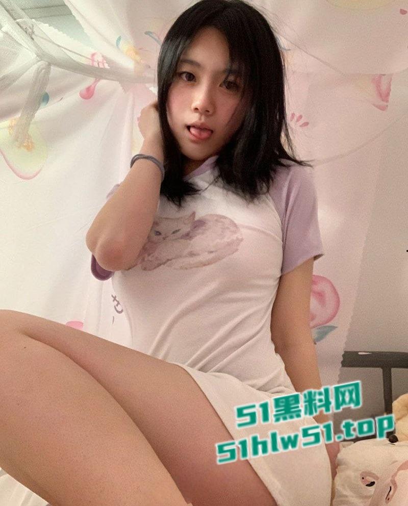 刚踏入社会的极品反差健身学生妹，骚母狗身材超赞，口交自慰勾引金主，粉嫩小穴诱人至极！-3