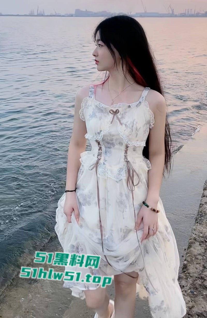 四川大学【安佳瑞】不雅视频曝光，清纯学生妹逃课与同学约炮，一线天小穴被操的淫水四溅，娇嫩酮体无限诱惑！-1