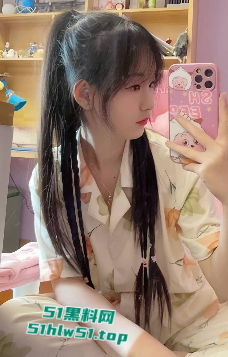 四川大学【安佳瑞】不雅视频曝光，清纯学生妹逃课与同学约炮，一线天小穴被操的淫水四溅，娇嫩酮体无限诱惑！-4