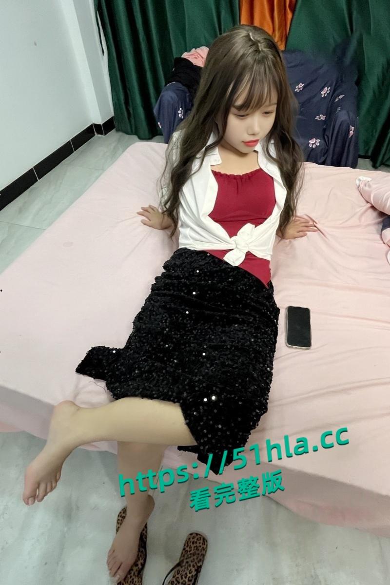 乱伦系列之舅妈，海角乱伦大神与舅妈的爱情故事，舅妈刮完毛后被跳蛋震尿，再无套内射舅妈干净的小穴！-1