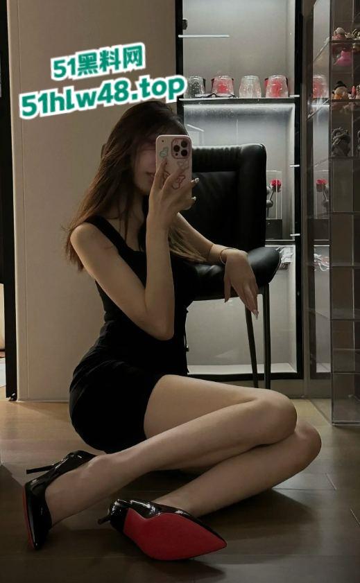 极品巨乳御姐【翁雨澄】最新视图露出，母狗的灵魂被金主捆绑各种SM虐待。-5