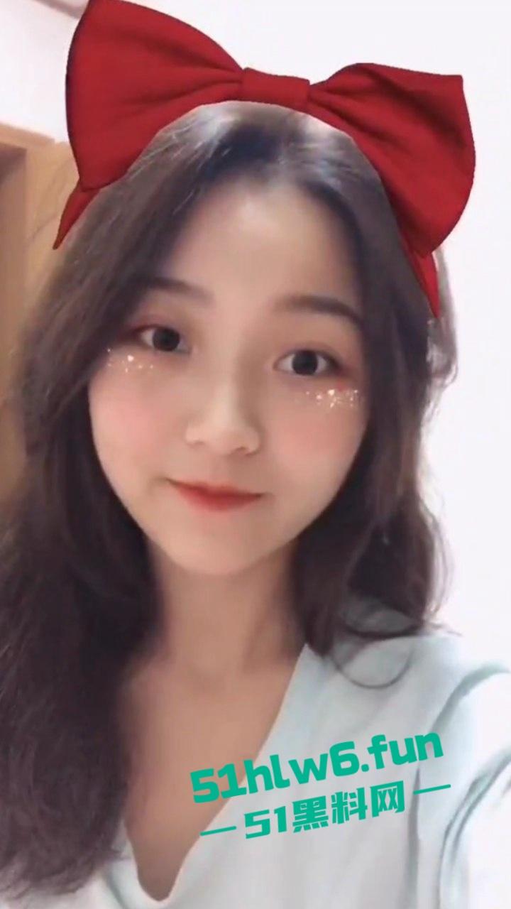 山西太原国企文员【刘琴】企业里出了名的公交车，为了上位到处勾引性爱自拍被男友发现曝光。-5