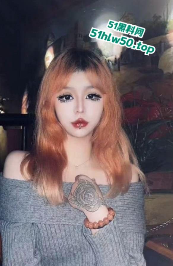 南京赛博酒吧美女营销【边晨】为业绩接单送炮视频爆出，颜值和身材都很极品玩起来肯定带劲!-4