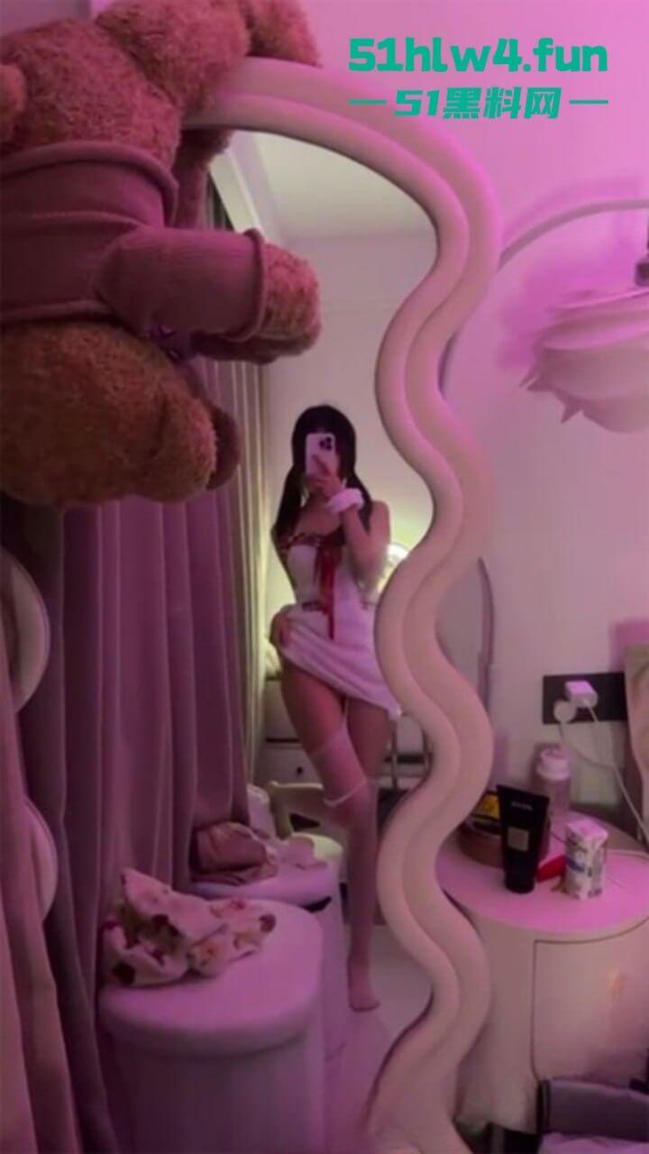 南京钟山技术学院【杨和馨】极品身材反差学生妹，到处约炮给男友带绿帽子聊天记录视频曝光。-5