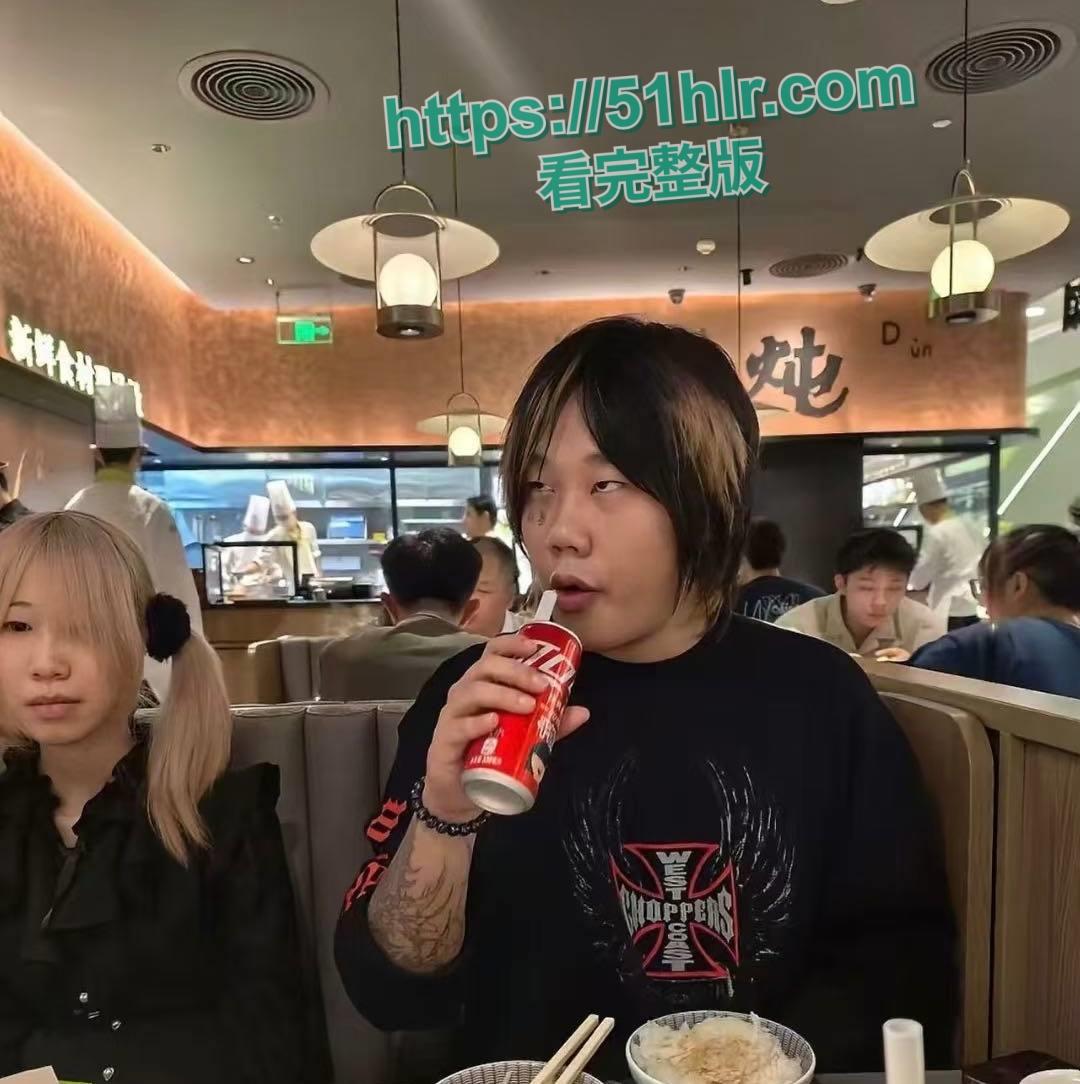 抖音【吉他张】的腥风血雨，前女友【索菲亚】惨遭捡尸，网红【小帕】不雅视频流出！精神小伙竟有女神收割机之称！震撼全网！-26