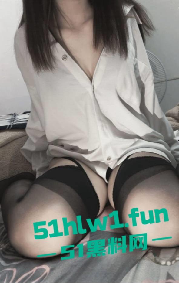 约炮大神投稿自己21岁极品纹身母狗【卢欣柔】年纪轻轻会的不少，各种姿势任猛男持续输出-3