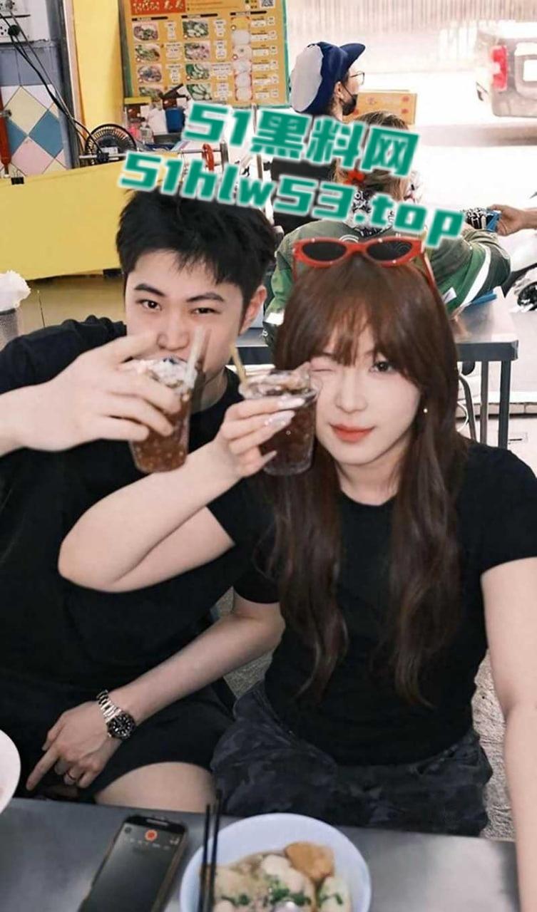 二婚体育男大战拔丝女，抖音300万粉丝网红【小郑嘻嘻】自曝老公婚内出轨，连做爱视频都一并爆光！-3