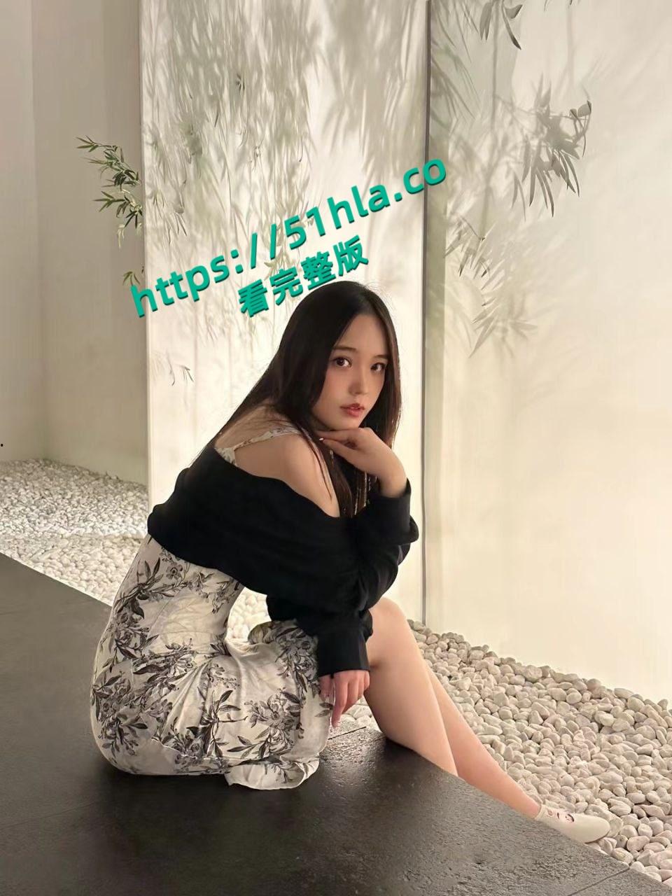 上海第二工业大学【张嘉懿】露脸私密视频流出，自慰做爱全记录，分手后渣男曝光母狗调教！-1