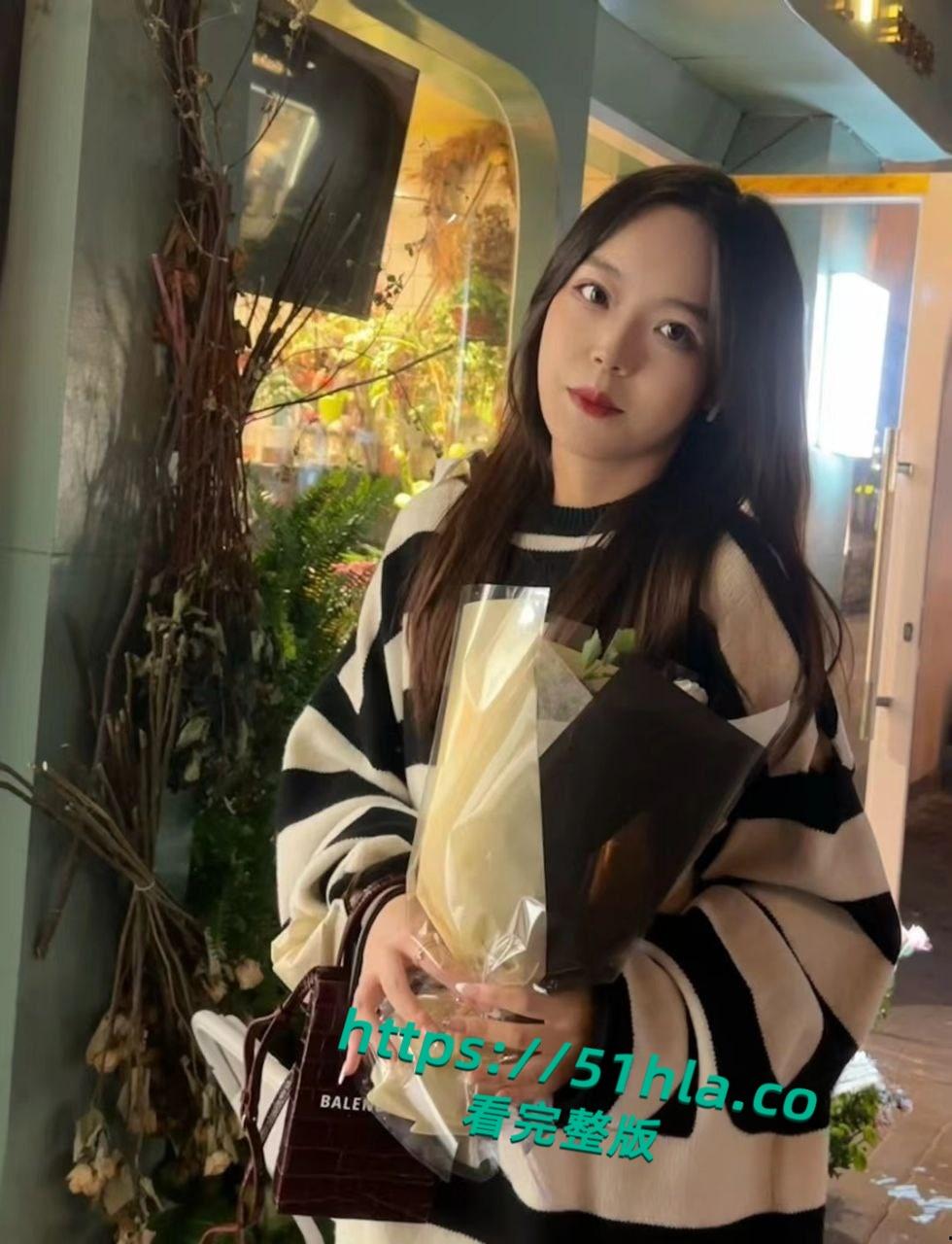 上海第二工业大学【张嘉懿】露脸私密视频流出，自慰做爱全记录，分手后渣男曝光母狗调教！-3