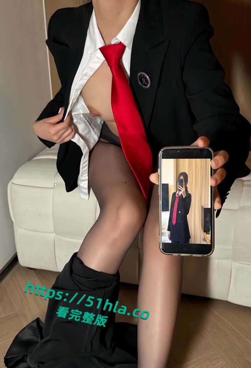 95后清纯律师妹子竟当福利姬解压，大量不雅照遭曝出，黑丝全裸尺度炸天，脱律师服掰臀露穴反差爆表！-8