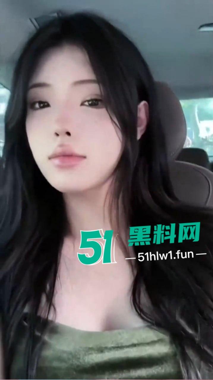 抖音网红【鱼仔】惊天反转，脸是懵懂萝莉，下体藏着巨屌神器，私信口交爆菊全程流出！-9