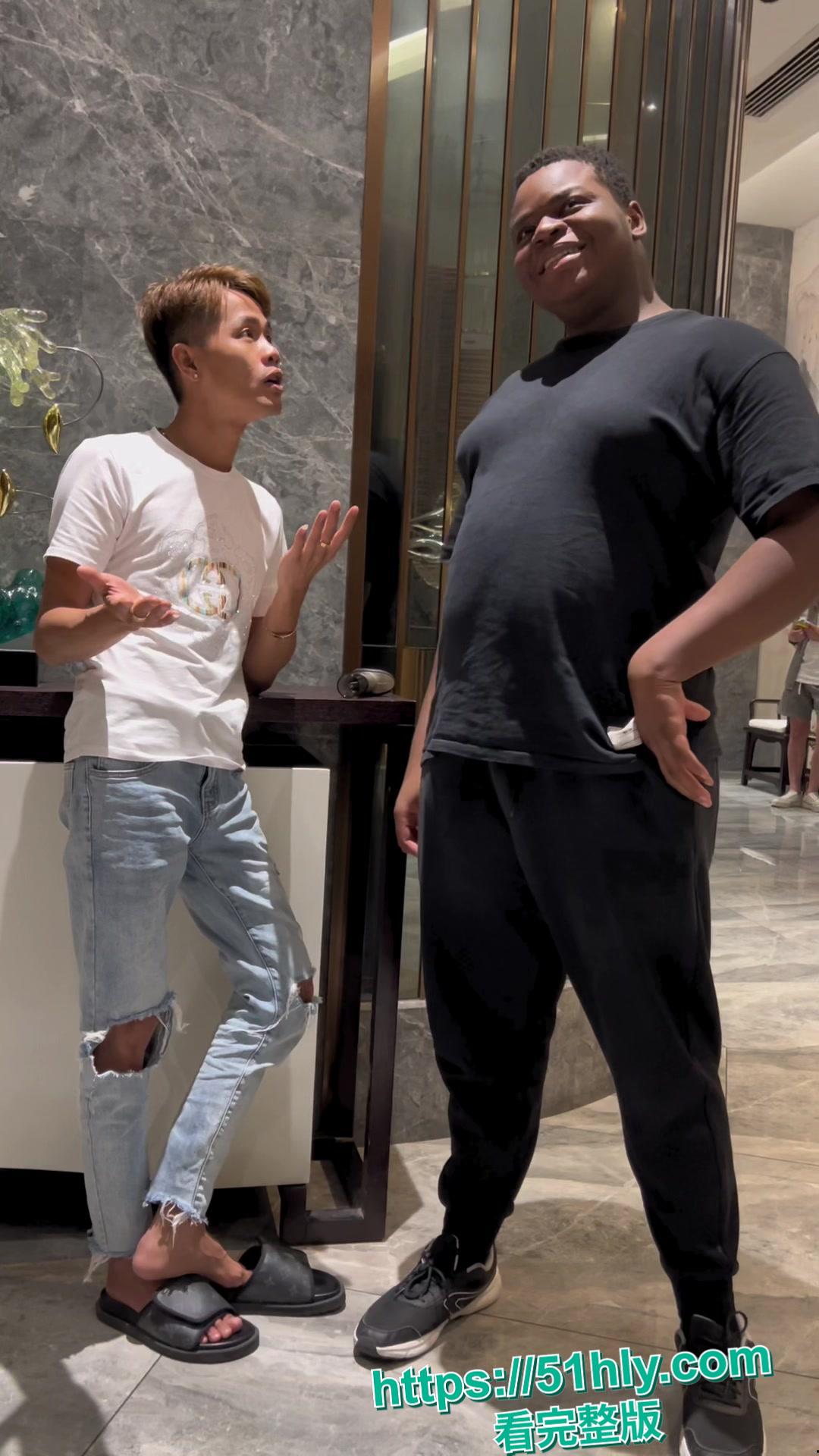 战狼2非洲小黑进军网红 下海约炮廉价的巴西牛排 线下实战营销美国伟哥下贱母狗见到黑哥就脱下裤子求操！-5