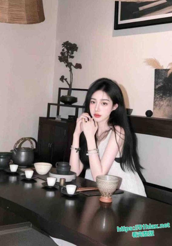 巨乳露脸小骚货唐语棠豪乳狂甩，骑乘女上位骚扭大屁股，换后入时肥臀夹鸡吧更紧，乳波臀浪操到床塌！-7