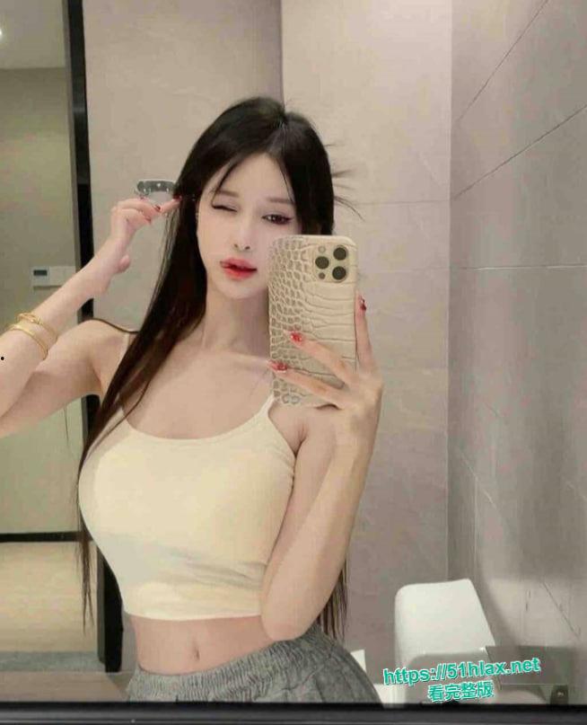 巨乳露脸小骚货唐语棠豪乳狂甩，骑乘女上位骚扭大屁股，换后入时肥臀夹鸡吧更紧，乳波臀浪操到床塌！-8