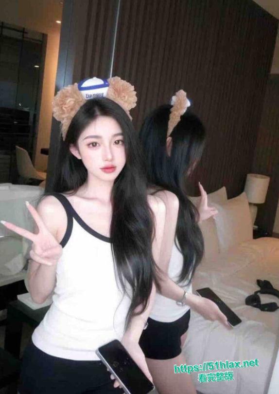 巨乳露脸小骚货唐语棠豪乳狂甩，骑乘女上位骚扭大屁股，换后入时肥臀夹鸡吧更紧，乳波臀浪操到床塌！-10