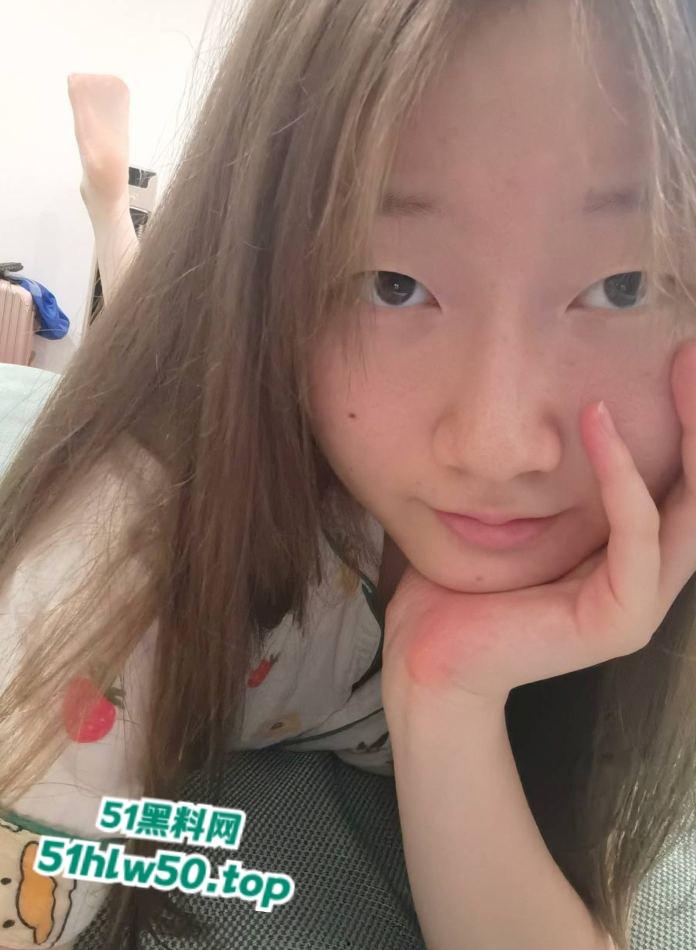 瓜友投稿菏泽学院【王誉洁】调教成骚逼母狗，竟拒绝双飞渣男一气之下将其视频曝光！-1