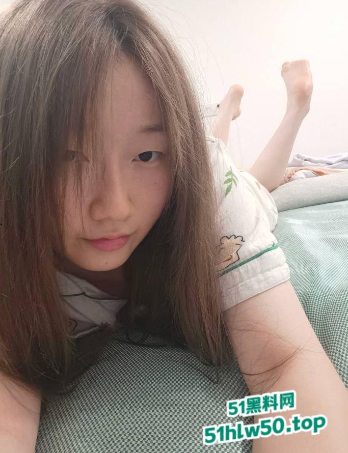 瓜友投稿菏泽学院【王誉洁】调教成骚逼母狗，竟拒绝双飞渣男一气之下将其视频曝光！-7