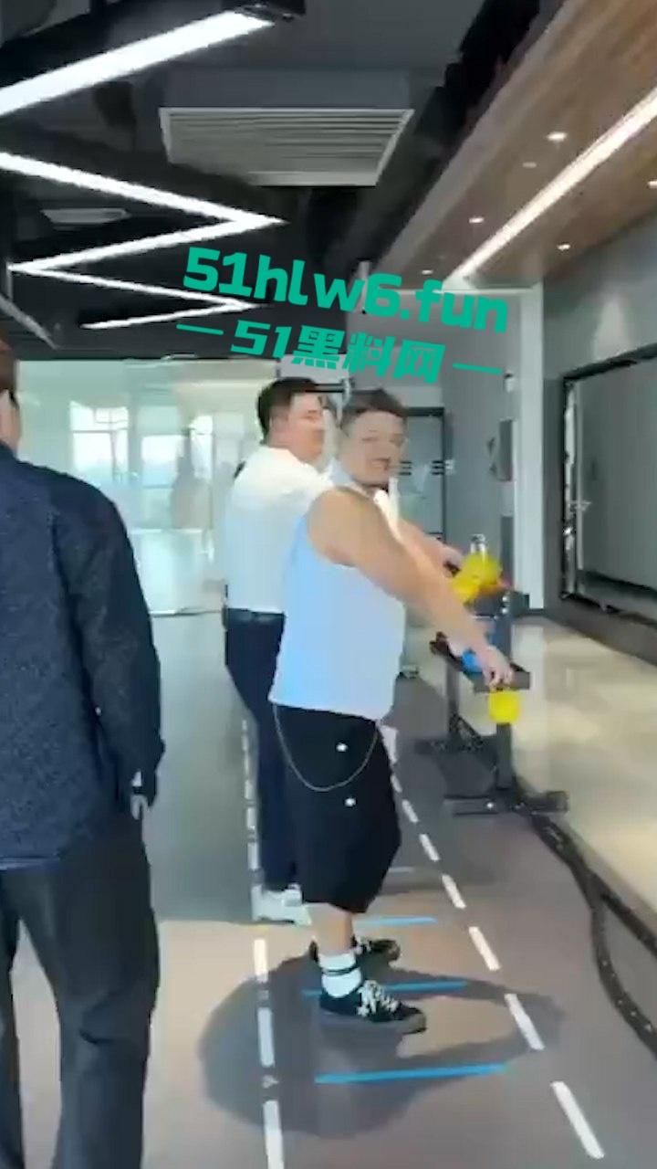 网红博主探访gay圈基佬，花8000体验爆肏膘肥体圆熊版男gay，着实死gay恶心人。-1