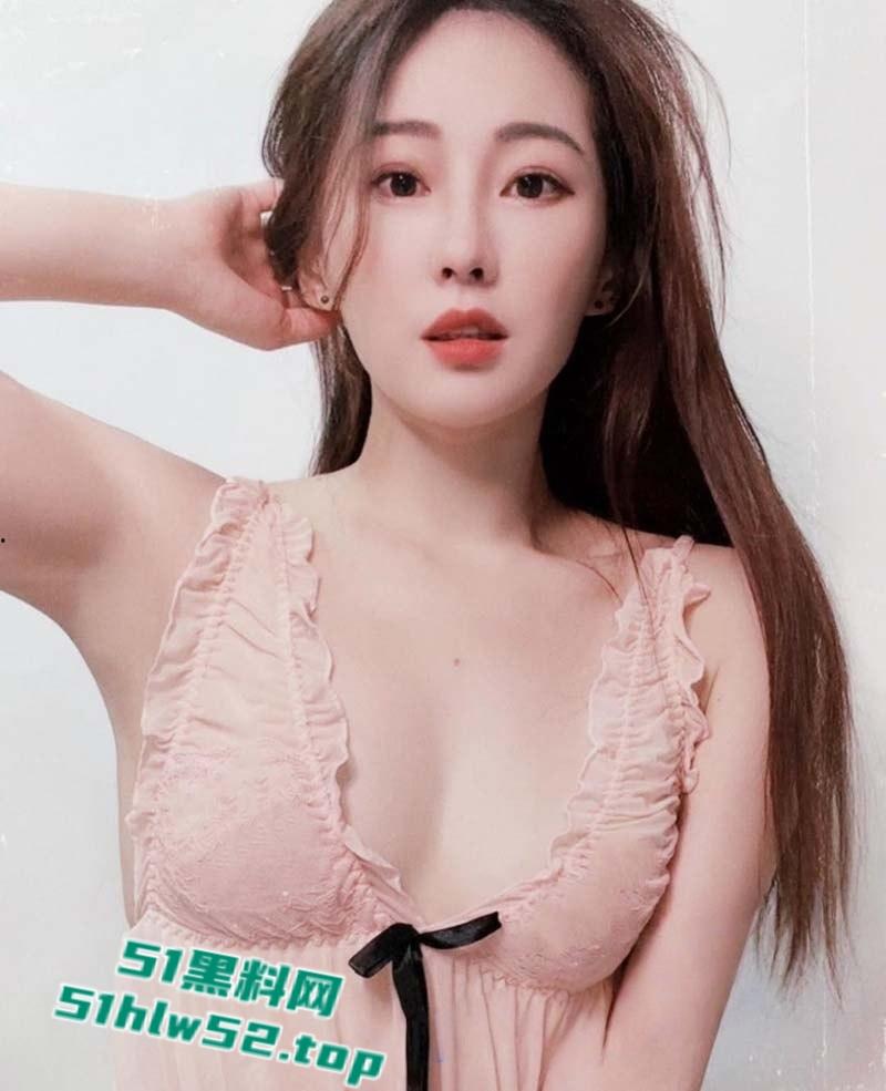 IG极品大奶网美【可可】下海做黄播，揉奶玩穴道具自慰淫荡视频被网友录屏，遭全网疯传！-10