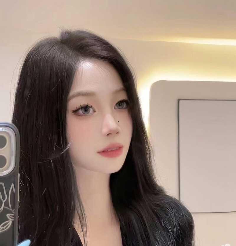 河南台球助教李梦瑶背着男友跟不同男人聊骚，穿着性感黑丝与金主大哥裸聊 被大哥带去酒店无套爆操内射骚逼-5