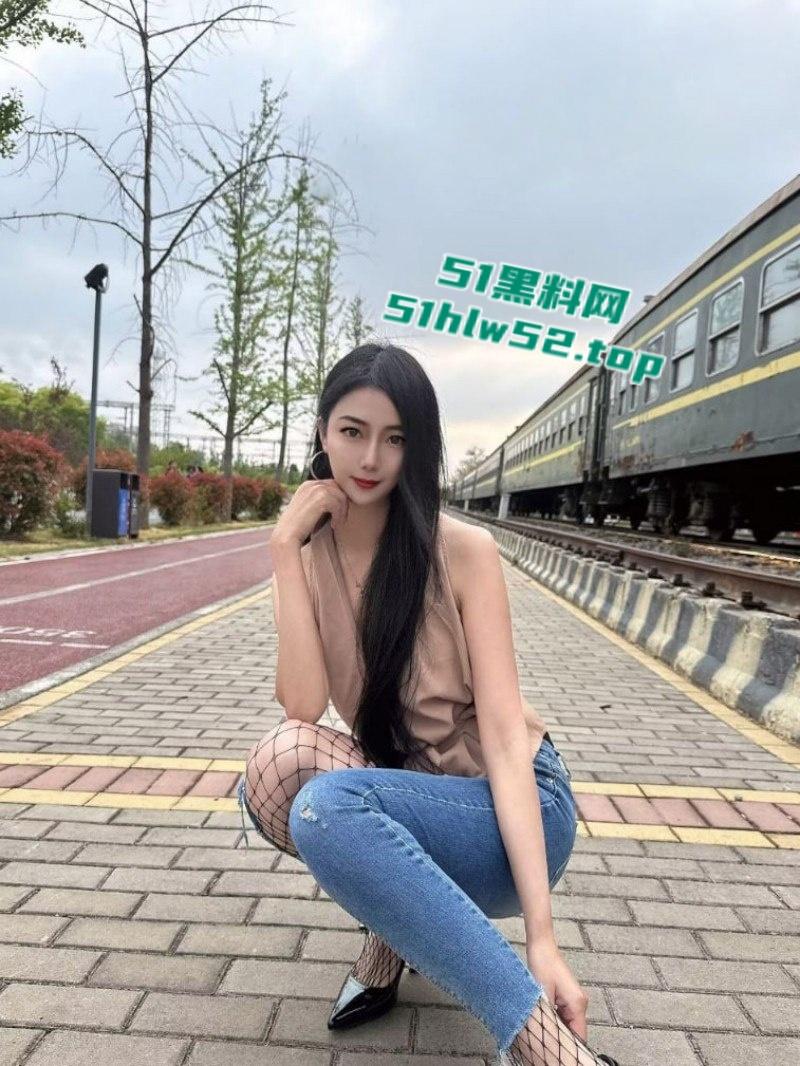 山东菏泽30岁少妇【刘宵雪】离婚后自甘堕落沦为骚鸡，出租屋惨遭金主束缚调教！-1