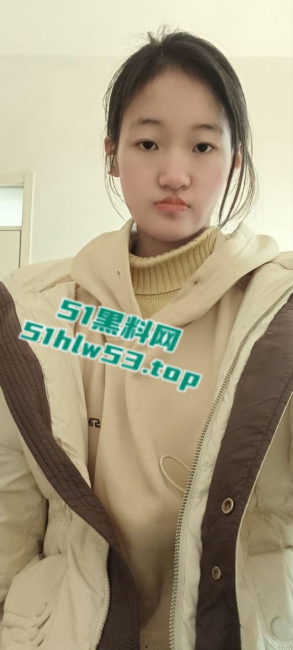 山东临沂电子科技学院风骚学妹【张雯娟】约炮成瘾脚踏多船，身染性病全身溃烂自慰扣穴！-1