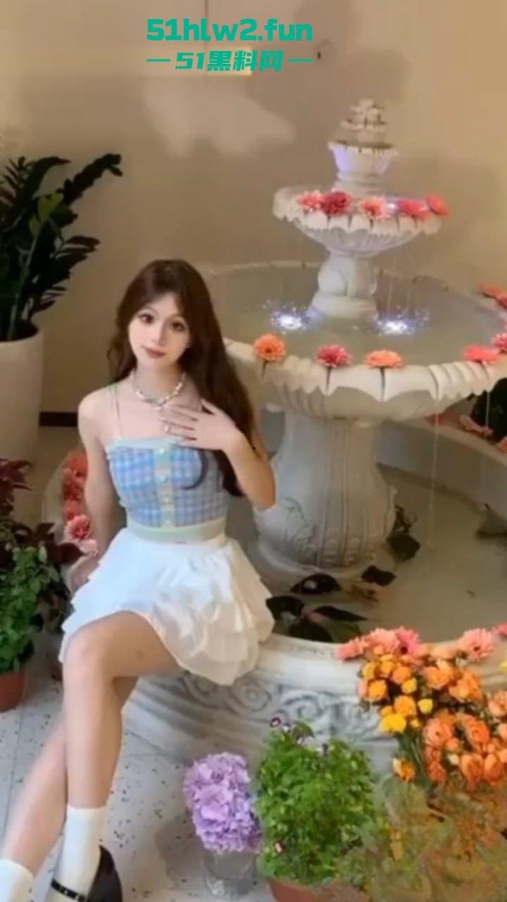 北京抖音极品网红【韩卓琳】背着男友兼职做外围，黑森林嫩穴更是肥的诱人被发现后果断曝光！-5