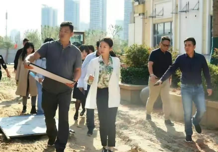 南昌市红谷滩城投资董事长鞠雅为了上位不择手段 办公室与领导啪啪做爱视频流出 骚逼做爱技术一流，难怪位高权重-3