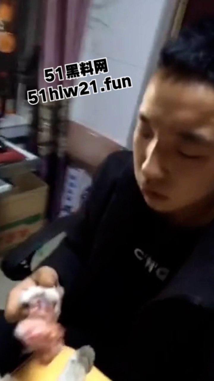 重口慎点！快手小哥炸裂生吃各种活物合集，活鸽子活麻雀死猪菜花蛇，哥们儿还活着吗？-5