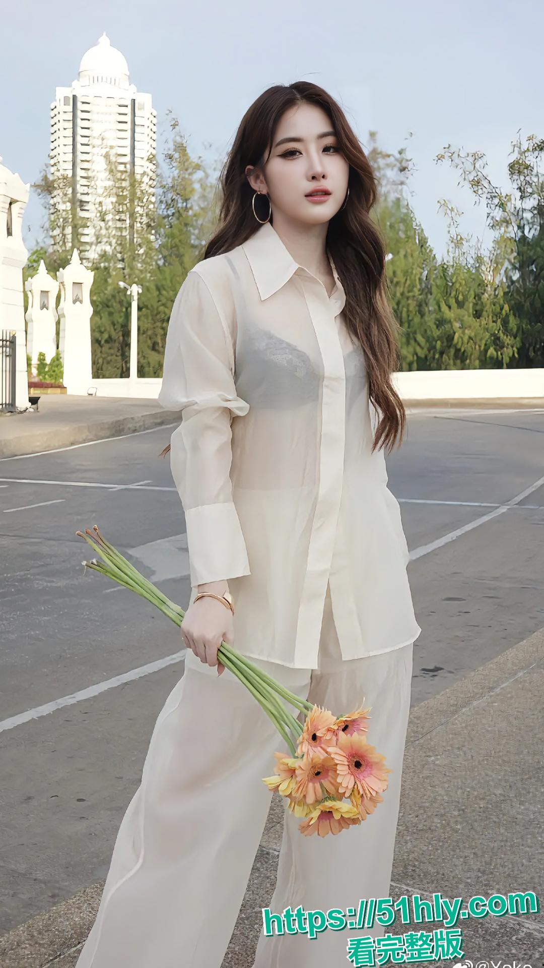 泰国巨星 Faye 直播自曝遭遇断崖式分手，后续爆料女友劈腿新剧同组女演员 Lina，并爆出不雅视频。-13