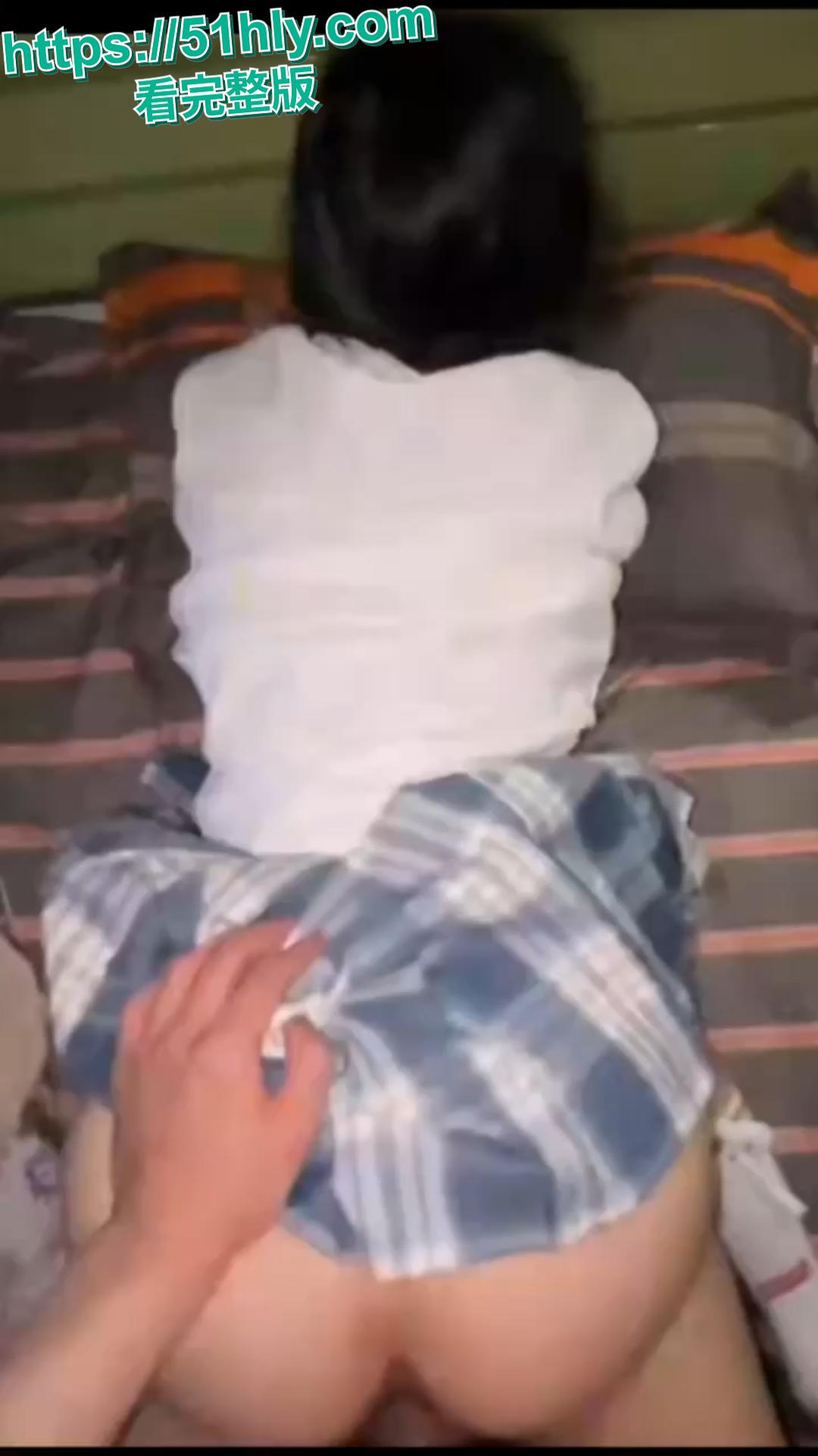 广东职业技术学院嫩妹赵亦舒艳照黑料炸裂！高颜值JK萝莉被男友在家后入爆操，全程翘臀迎合内射精液滴上逼毛！-15